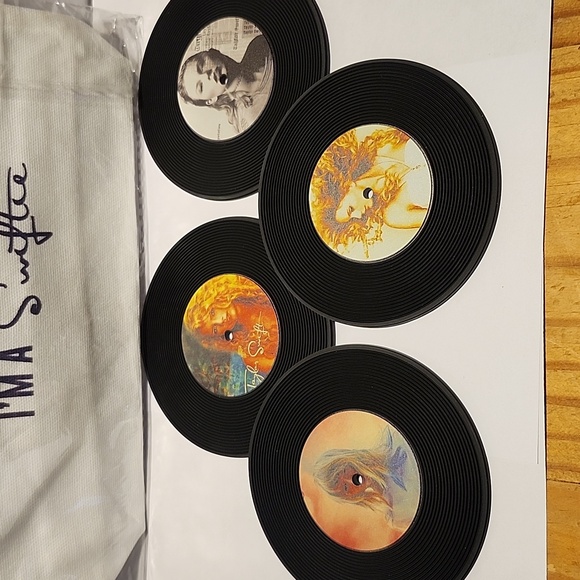 Taylor Swift Makeup Bag and 4 Taylor Swift Rubber Record Coasters set - Picture 3 of 4